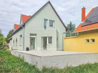 Eladó családi ház, Székesfehérvárott 179 M Ft, 10 szobás