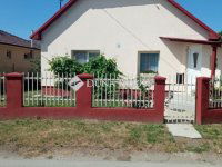 Eladó családi ház, Komorón 19.2 M Ft, 3 szobás