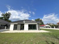 Eladó családi ház, Szigetszentmiklóson 149 M Ft, 4 szobás