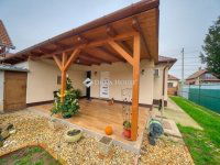 Eladó családi ház, Vecsésen 112 M Ft, 4 szobás