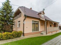 Eladó családi ház, Jászberényben 148.5 M Ft, 4 szobás