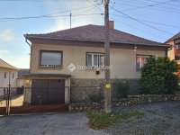 Eladó családi ház, Bogádon 64.99 M Ft, 4 szobás