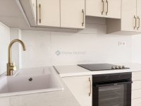 Eladó panellakás, Pécsett 64.9 M Ft, 3 szobás