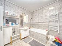 Eladó családi ház, Vecsésen 119.9 M Ft, 4 szobás