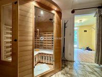 Eladó családi ház, Abaligeten 139 M Ft, 9 szobás