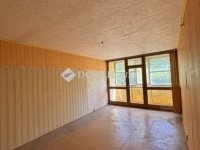 Eladó panellakás, Pécsett 46.9 M Ft, 3 szobás