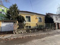 Eladó családi ház, Pécsett 79.9 M Ft, 5 szobás