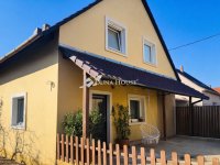 Eladó családi ház, Pécsett 96.99 M Ft, 4 szobás