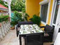 Eladó családi ház, Balatonlelleén 288 M Ft, 10 szobás