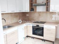 Eladó téglalakás, Pécsett 68.5 M Ft, 3 szobás