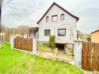 Eladó családi ház, Komáromban 70 M Ft, 7 szobás