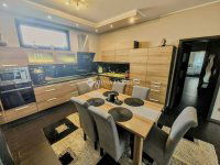 Eladó családi ház, Szegeden 200 M Ft, 5 szobás