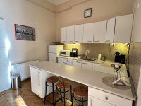 Kiadó téglalakás, albérlet, VI. kerületben, Vörösmarty utcában