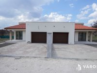 Eladó ikerház, Tinnyén 124.9 M Ft, 4 szobás