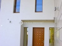 Eladó családi ház, III. kerületben 819.15 M Ft, 7 szobás