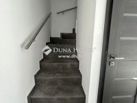 Eladó családi ház, Vecsésen 119.9 M Ft, 5 szobás