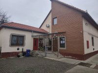 Eladó családi ház, Vecsésen 130 M Ft, 6 szobás