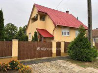 Eladó családi ház, Dombrádon 37.5 M Ft, 3+1 szobás