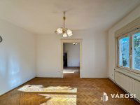 Eladó téglalakás