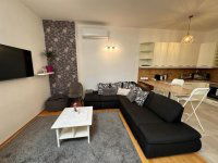 Eladó téglalakás, VI. kerületben 174.9 M Ft, 6 szobás