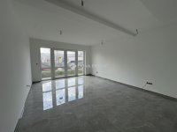 Kiadó üzlethelyiség, Téten, Fő utcában 120 E Ft / hó