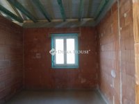 Eladó ikerház, Nagytarcsán 119.9 M Ft, 5 szobás