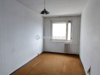 Eladó panellakás, Tatabányán 39.9 M Ft, 3 szobás