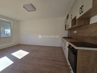 Eladó panellakás, Pécsett 44.9 M Ft, 2+1 szobás