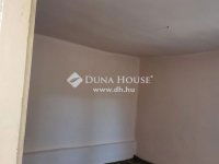 Eladó családi ház, Esztergomban 39.9 M Ft, 2 szobás