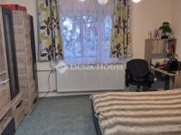 Eladó családi ház, Pécsett 79.9 M Ft, 6 szobás