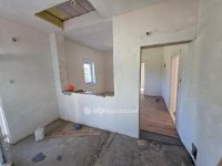 Eladó családi ház, Jászkisérén 8.5 M Ft, 2 szobás
