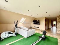 Eladó családi ház, Pécsett 220 M Ft, 9 szobás