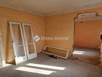 Eladó téglalakás, Pécsett 43.99 M Ft, 5 szobás