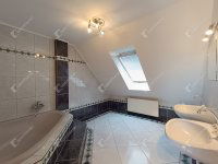 Eladó családi ház, Sopronban 129 M Ft, 7 szobás