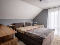 Eladó családi ház, Balatonalmádiban 250 M Ft, 5 szobás