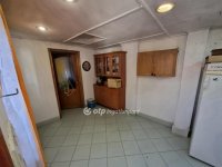 Eladó családi ház, Ercsiben 64.9 M Ft, 4 szobás