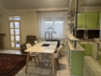 Eladó családi ház, Pécsett 129 M Ft, 6 szobás