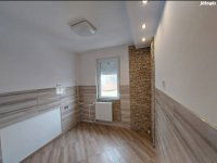 Eladó panellakás, Komlón, Hegyhát utcában 27 M Ft, 2 szobás