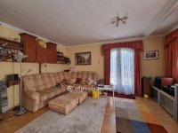 Eladó családi ház, Pápán 89.9 M Ft, 5 szobás