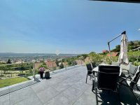 Eladó családi ház, Pécsett 425 M Ft, 6 szobás