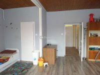 Eladó téglalakás, Pécsett 37.8 M Ft, 2 szobás