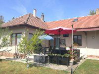 Eladó családi ház, Balatonendréden 89.9 M Ft, 7 szobás