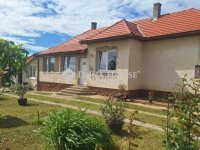 Eladó családi ház, Kadarkúton 27.8 M Ft, 4 szobás