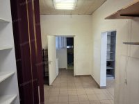 Kiadó üzlethelyiség, Kecskeméten 180 E Ft / hó, 3 szobás