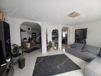 Eladó családi ház, Debrecenben 220 M Ft, 3 szobás