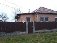 Eladó családi ház, Balatonszabadiban 89.9 M Ft, 5 szobás