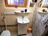 Eladó családi ház, Sukorón 93.75 M Ft, 5 szobás