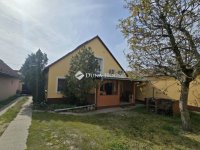 Eladó családi ház, Baján 125 M Ft, 8 szobás