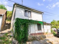 Eladó családi ház, Szekszárdon 10.99 M Ft, 2 szobás