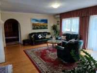 Eladó családi ház, Esztergomban 217.385 M Ft, 8 szobás